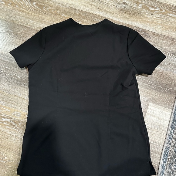 Figs 2 pocket scrub top- small - Picture 2 of 2